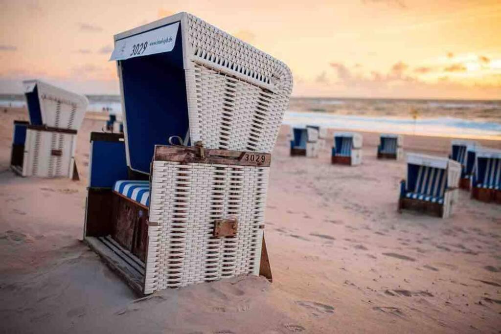 Gemütliche Wohnung unter Reet mit Pool und Sauna in Keitum Exterior foto
