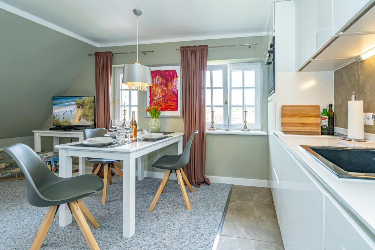 Gemütliche Wohnung unter Reet mit Pool und Sauna in Keitum Exterior foto